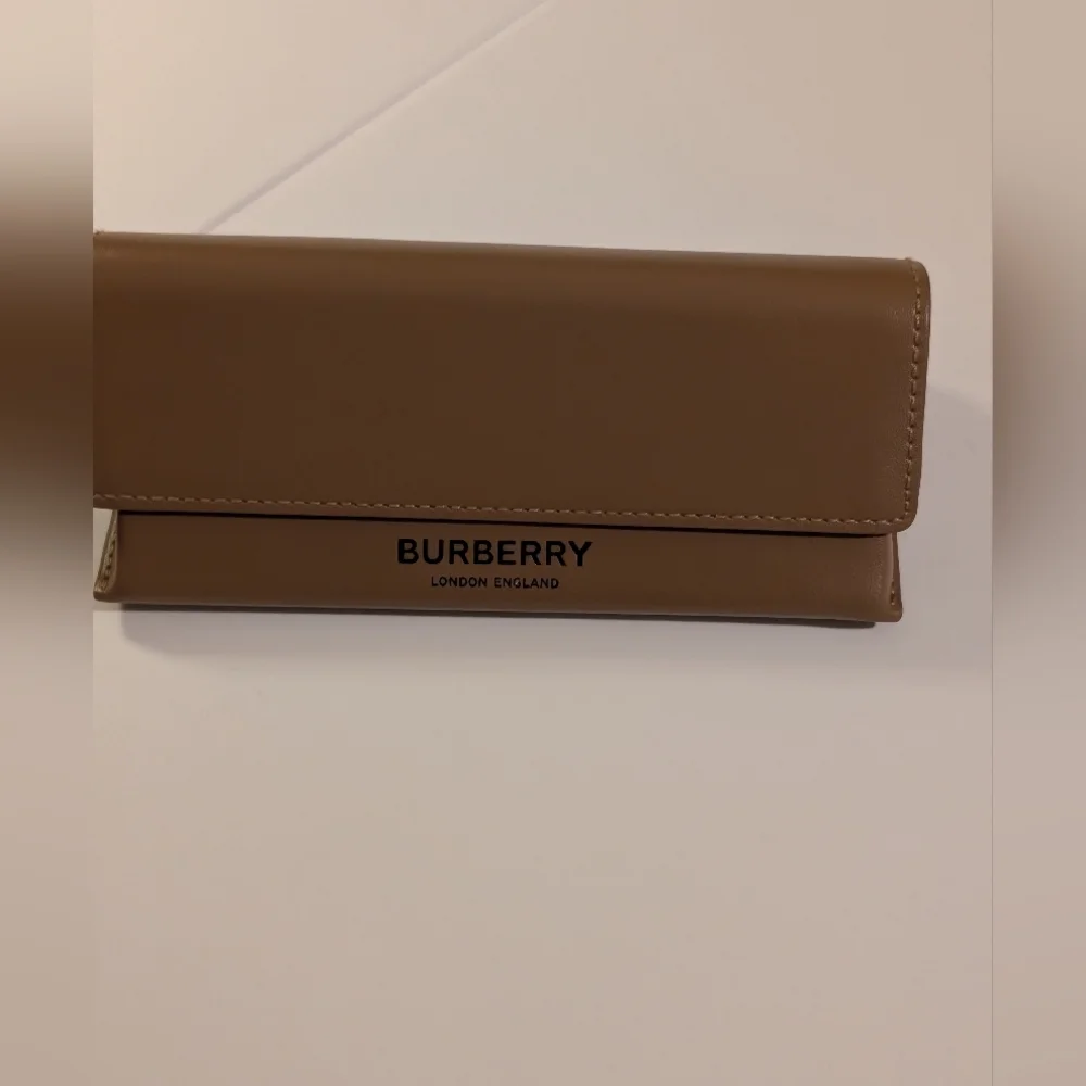 BURBERRY Camel Brown Soft Faux Leather Eyeglasses Sunglasses Magnetic Case
